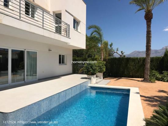 MODERNO CHALET MUY CÉNTRICO A LA VENTA EN ALBIR - ALICANTE