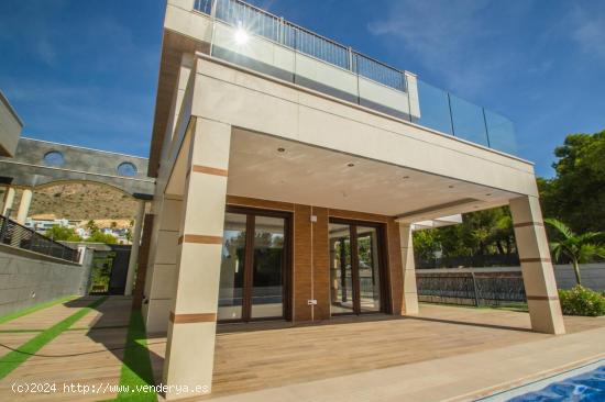 Exclusiva villa de lujo en venta en Finestrat con vistas panorámicas al mar y montaña - ALICANTE