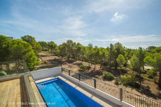 Exclusiva villa de lujo en venta en Finestrat con vistas panorámicas al mar y montaña - ALICANTE