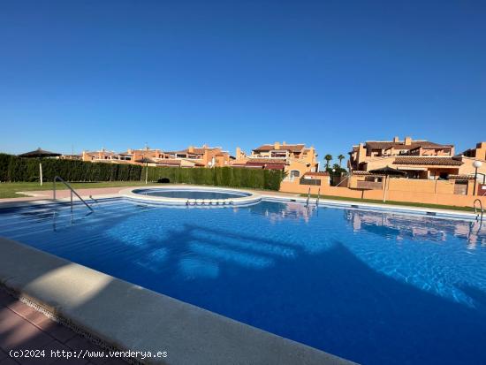  Apartamento de 2 dormitorios con piscina en Aguas Nuevas, Torrevieja - ALICANTE 