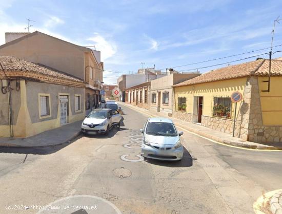 ¡Oportunidad única en El Algar, Murcia! Local comercial en planta baja listo para tu próximo proy