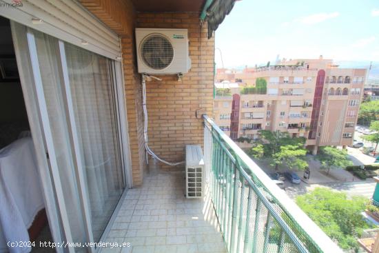 PISO DE   CUATRO  DORMITORIOS, ZAIDIN, AMUEBLADO ,JUNTO ESTADIO DE LOS CARMENES. - GRANADA