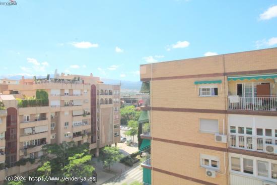 PISO DE   CUATRO  DORMITORIOS, ZAIDIN, AMUEBLADO ,JUNTO ESTADIO DE LOS CARMENES. - GRANADA