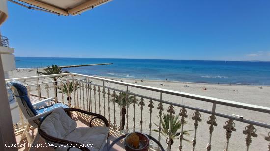 BONITO PISO EN PRIMERA LÍNEA EN PLAYA LEVANTE EN SANTA POLA - ALICANTE