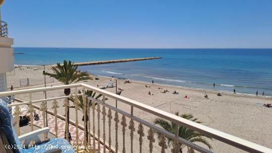 BONITO PISO EN PRIMERA LÍNEA EN PLAYA LEVANTE EN SANTA POLA - ALICANTE