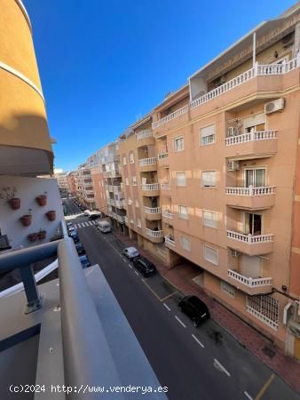  Moderno apartamento con cochera y licencia turística - ALICANTE 