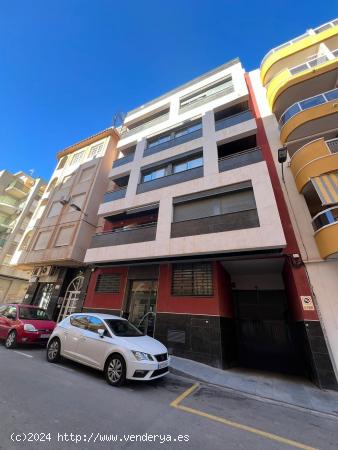 Moderno apartamento con cochera y licencia turística - ALICANTE