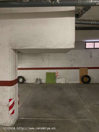 SE VENDE Estupenda plaza de garaje amplia al lado de la avenida de Comuneros. - Salamanca