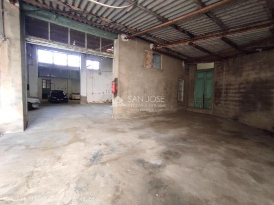 SE VENDE ALMACÉN EN NOVELDA CON PATIO PARA APARCAMIENTO. - ALICANTE