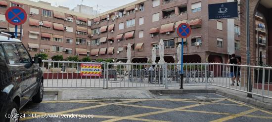 SE VENDE PLAZA DE GARAJE GRANDE PARA COCHE Y MOTO CERCA DEL AUDITORIO - ALICANTE