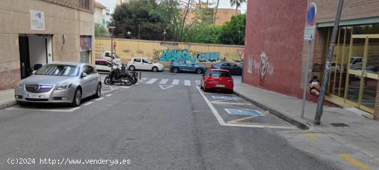 SE VENDE PLAZA GRANDE  DE GARAJE EN MUY BUENA ZONA PEGADO AL AUDITORIO - ALICANTE