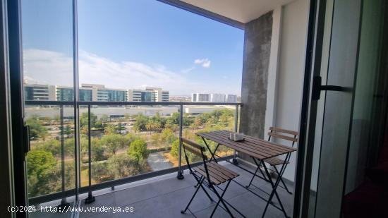 Piso de tres dormitorios, amueblado con terraza, piscina, plaza de garaje y trastero - VALENCIA