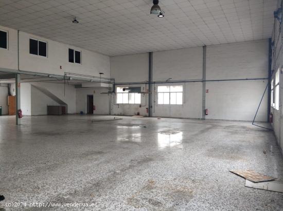 SE VENDE O SE ALQUILA NAVE INDUSTRIAL EN POLIGONO CARRUS - ALICANTE