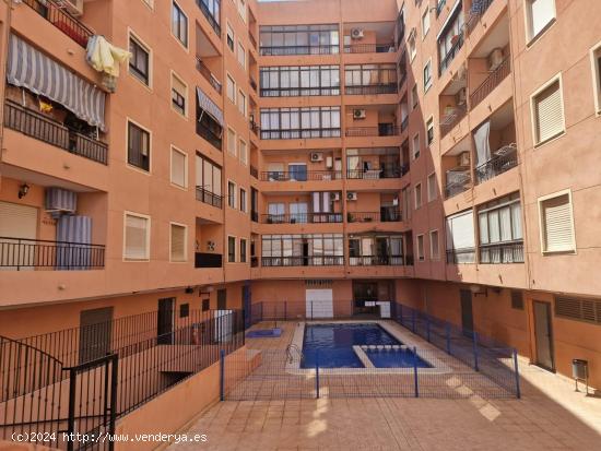 ESTUDIO-ATICO MUY AMPLIO, PISCINA COMUNITARIA , 76.900€ - ALICANTE