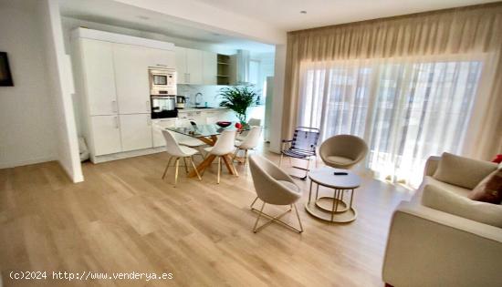 Gran apartamento en primera linea de playa (Paseo Maritmo Estepona) - MALAGA