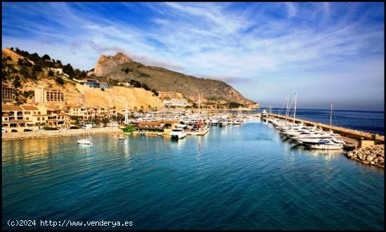 IMPRESIONANTE VIVIENDA DE LUJO FRENTE AL MAR - ALICANTE