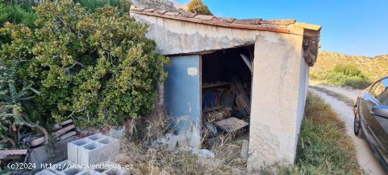 CASA CON TERRENO EN EL CAMINO DE MONNEGRE - ALICANTE