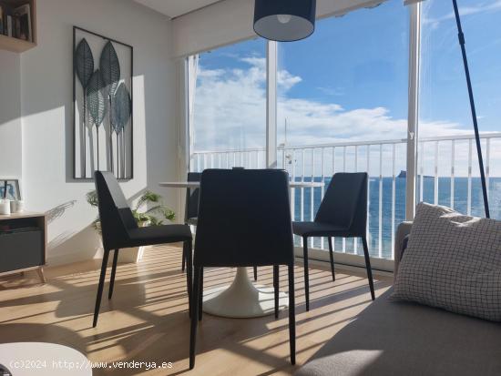 SE VENDE APARTAMENTO EN 1º LINEA DE PLAYA DE PONIENTE - ALICANTE