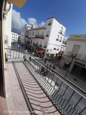  PISO DE TRES DORMITORIOS EN EL CENTRO DE ESTEPONA, ALQULER LARGA TEMPORADA. - MALAGA 