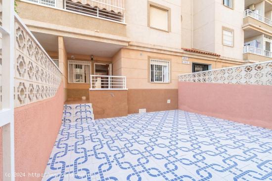 Planta baja con jardin en Nueva Torrevieja - ALICANTE