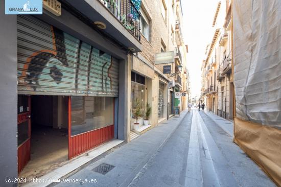 estupendo local comercial con persiana a dos calles Buensuceso y Paz - GRANADA