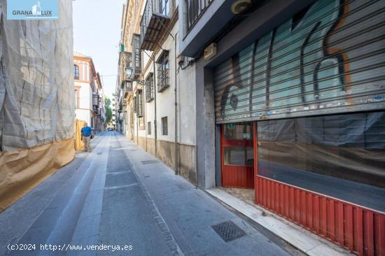 estupendo local comercial con persiana a dos calles Buensuceso y Paz - GRANADA