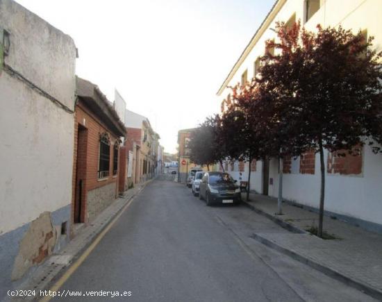 EDIFICIO EN CONSTRUCCIÓN DE 2.711 M2 EN CALLE CALISTO GARCÍA PARRA EN BARGAS - TOLEDO