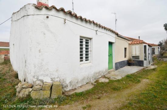 Urbis te ofrece una parcela con vivienda zona Puente Ladrillo de Salamanca. - SALAMANCA