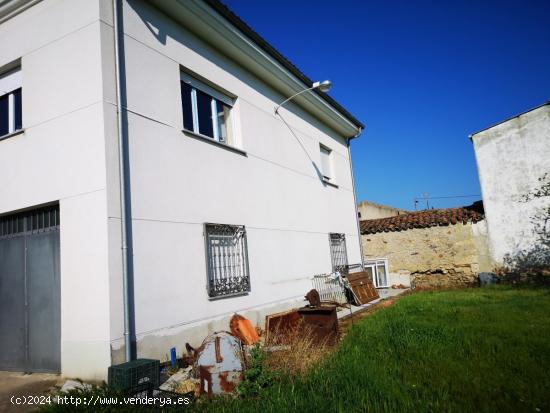 Urbis te ofrece un espectacular terreno con chalet en venta en Ciudad Rodrigo, Salamanca. - SALAMANC