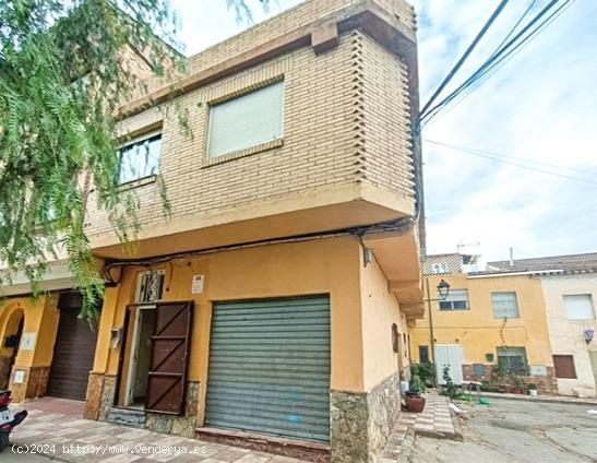 Casa de 3 plantas, para reformar, en la plaza Marañas de Churriana de la Vega. - GRANADA