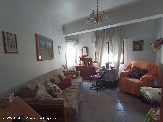 VIVIENDA SOBRE ALMACÉN EN EJIDO CENTRO (EL EJIDO-ALMERÍA) - ALMERIA