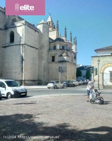 ESTUPENDO PISO EN EL BARRIO DE SANTIAGO CON LICENCIA TURISTICA - CADIZ