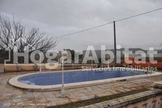 CHALET REFORMADO de 2 alturas con PISCINA, PARCELA y GARAJE - VALENCIA