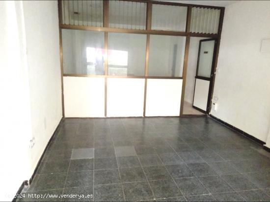 BAJO COMERCIAL POR 300 EUROS EN ALQUILER JUNTO A PESET ALEIXANDRE - VALENCIA