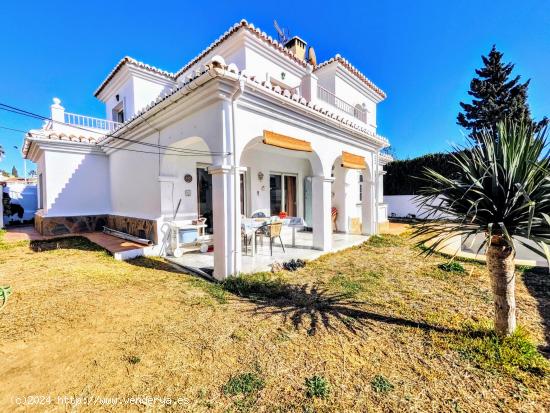 VILLA INDEPENDIENTE EN ZONA PLAZA SOLYMAR A 500 M DE LA PLAYA !!! - MALAGA