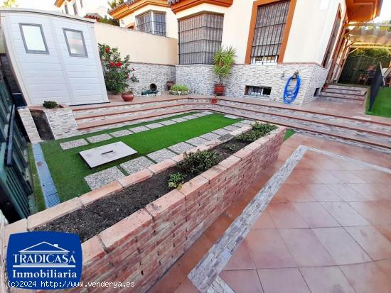 CAMPO DE GOLF, PAREADO EN PARCELA DE 241M², 4 DORMITORIOS, SÓTANO, URB. CON PISCINA - CADIZ