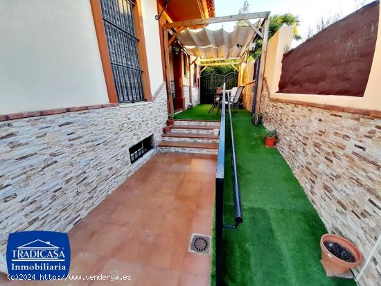 CAMPO DE GOLF, PAREADO EN PARCELA DE 241M², 4 DORMITORIOS, SÓTANO, URB. CON PISCINA - CADIZ