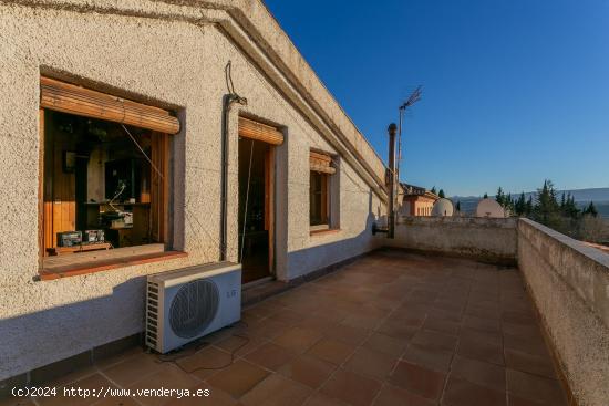 Chalet en El Puntal - GRANADA