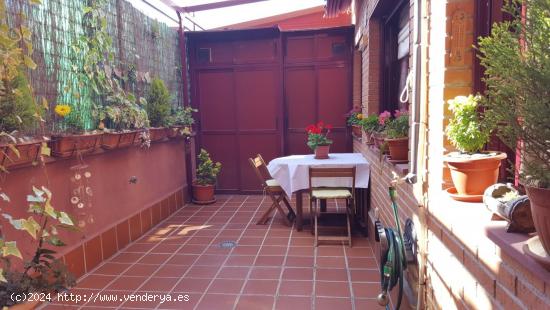 Ático con patio y solárium de 35m2 - MADRID