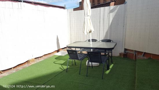 Ático con patio y solárium de 35m2 - MADRID