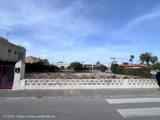 SE VENDE TERRENO CON PLANIFICACIONES PARA  VIVIENDA UNIFAMILIAR - ALICANTE