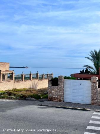 SE VENDE TERRENO CON PLANIFICACIONES PARA  VIVIENDA UNIFAMILIAR - ALICANTE