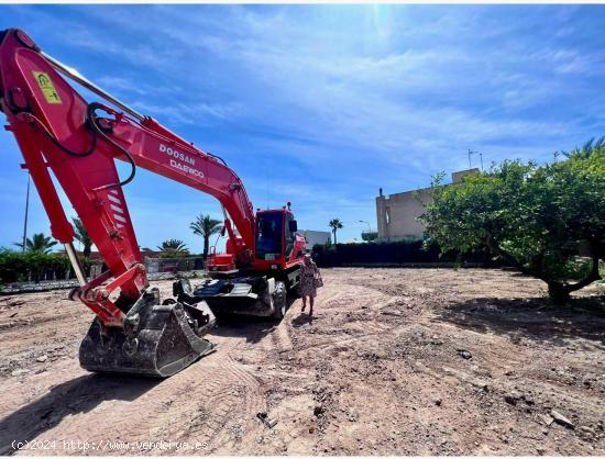 SE VENDE TERRENO CON PLANIFICACIONES PARA  VIVIENDA UNIFAMILIAR - ALICANTE