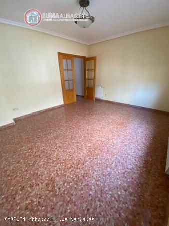 OPORTUNIDAD EN MUNERA, API LUNA AB VENDE APARTAMENTO CON PATIO - ALBACETE