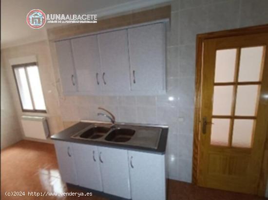 OPORTUNIDAD EN MUNERA, API LUNA AB VENDE APARTAMENTO CON PATIO - ALBACETE