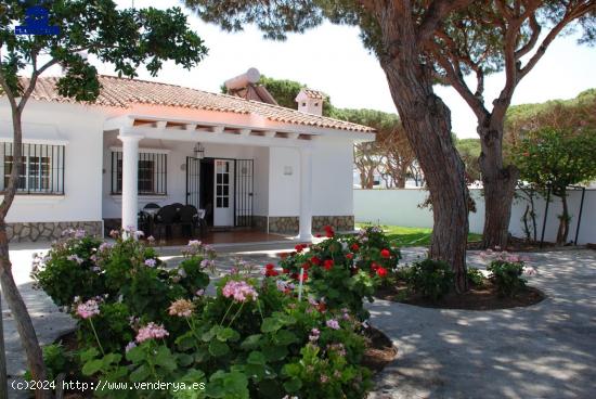  MAGNIFICO CHALET EN LA BARROSA - CADIZ 