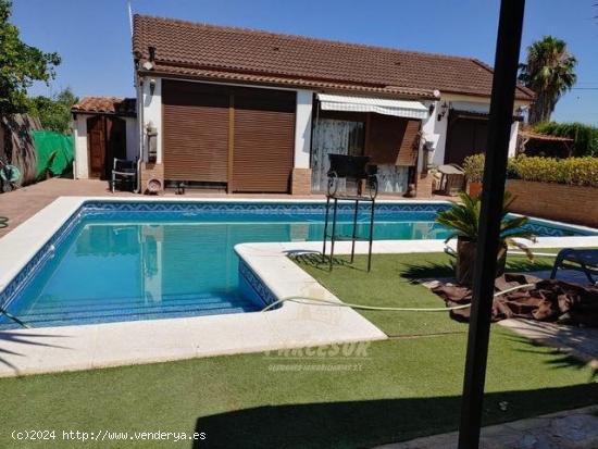 ZONA HIGUERON -  No hipotecable -2 CASAS y PISCINA en una Parcela de 1.500 m2 - CORDOBA