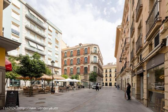  ESPECTACULAR PISO CON LICENCIA TURISTICA EN PLENO CENTRO DE GRANADA - GRANADA 