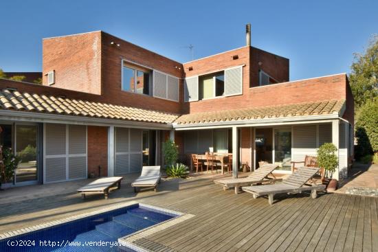 CASA EN EL CENTRO DE CABRERA DE MAR CON POSIBILIDAD DE TERRENO ADICIONAL - BARCELONA