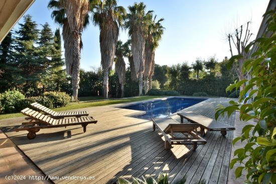 CASA EN EL CENTRO DE CABRERA DE MAR CON POSIBILIDAD DE TERRENO ADICIONAL - BARCELONA